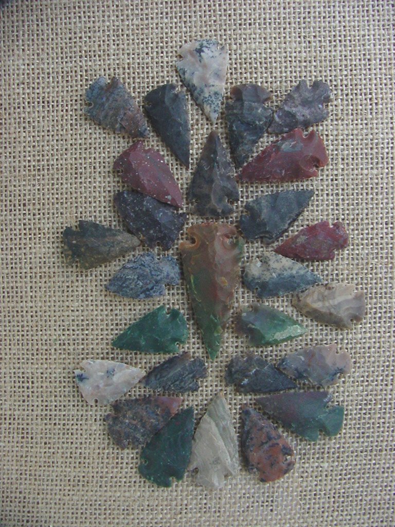 25 pc arrowheads 1 spearhead stone reproduction collection kc189