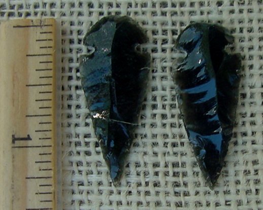 Pair of obsidian arrowheads for making custom jewelry ae138