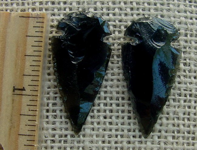 Pair of obsidian arrowheads for making custom jewelry ae148