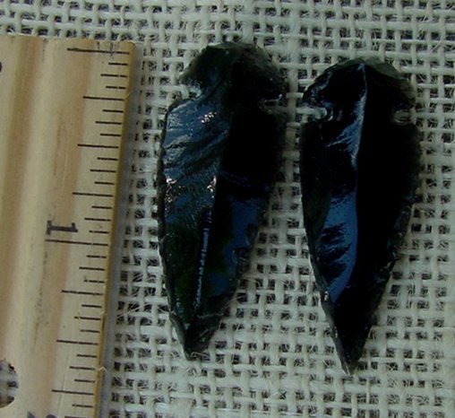 Pair of obsidian arrowheads for making custom jewelry ae171