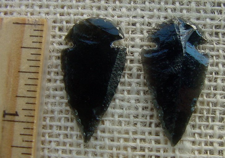 Pair of obsidian arrowheads for making custom jewelry ae187