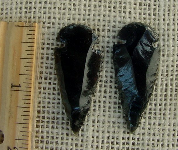 Pair of obsidian arrowheads for making custom jewelry ae192