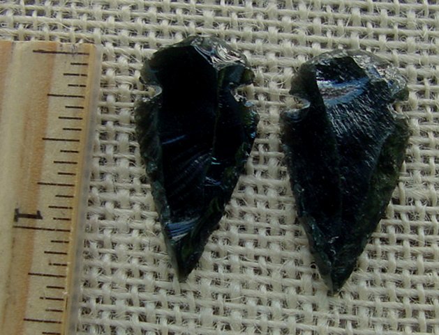 Pair of obsidian arrowheads for making custom jewelry ae195