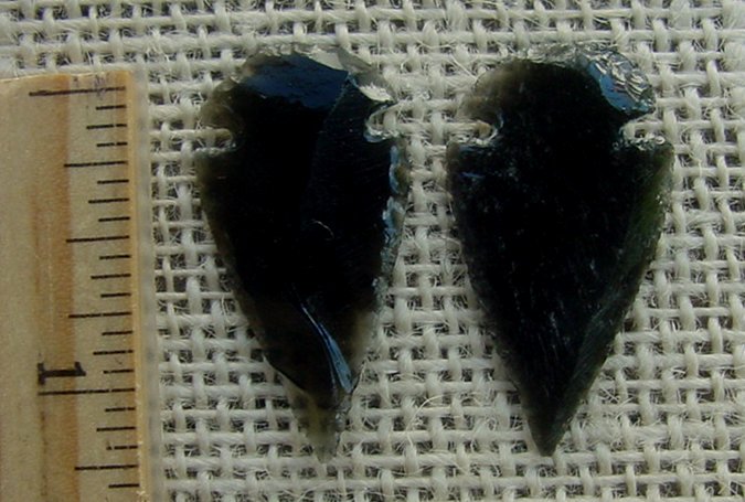 Pair of obsidian arrowheads for making custom jewelry ae206