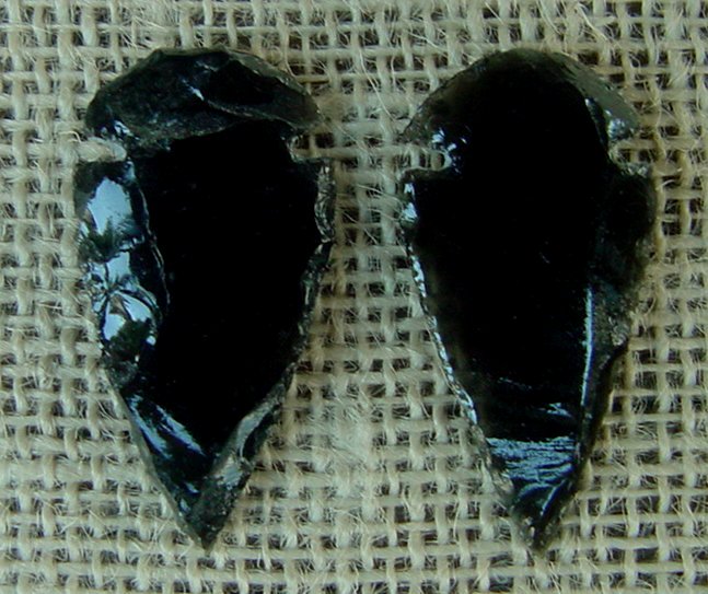 Pair of obsidian arrowheads for making custom jewelry ae230