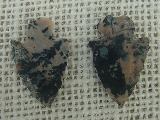 1 pair arrowheads earrings speckled stone replica point sa436